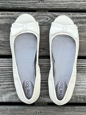 me Too White Peep-Toe Bow Flats